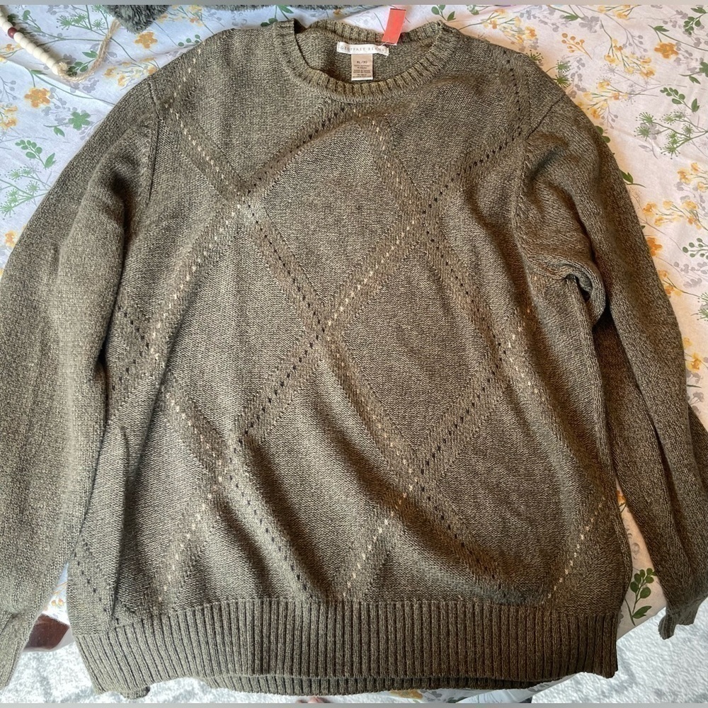 Olive/brown color Men’s Geoffrey Beene cable knit sweater, size XL